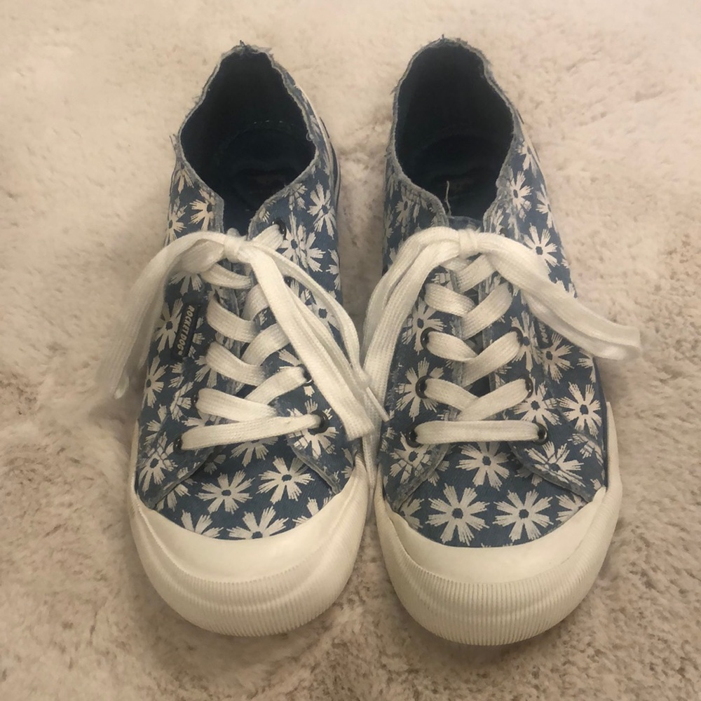 Rocket Dog Daisy sneakers. Size 10. Plush foam insole. Great condition!